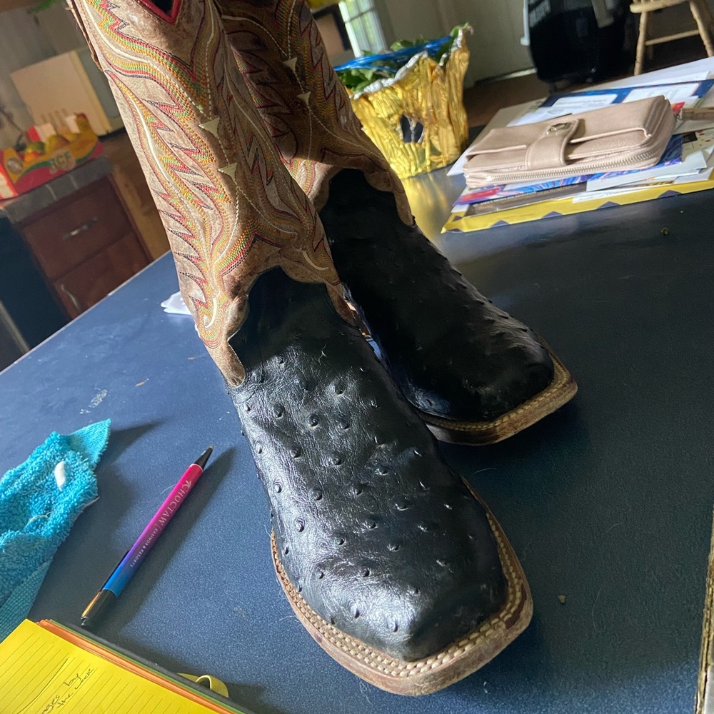 Men’s size 11 boot. Barley worn in perfect shape.